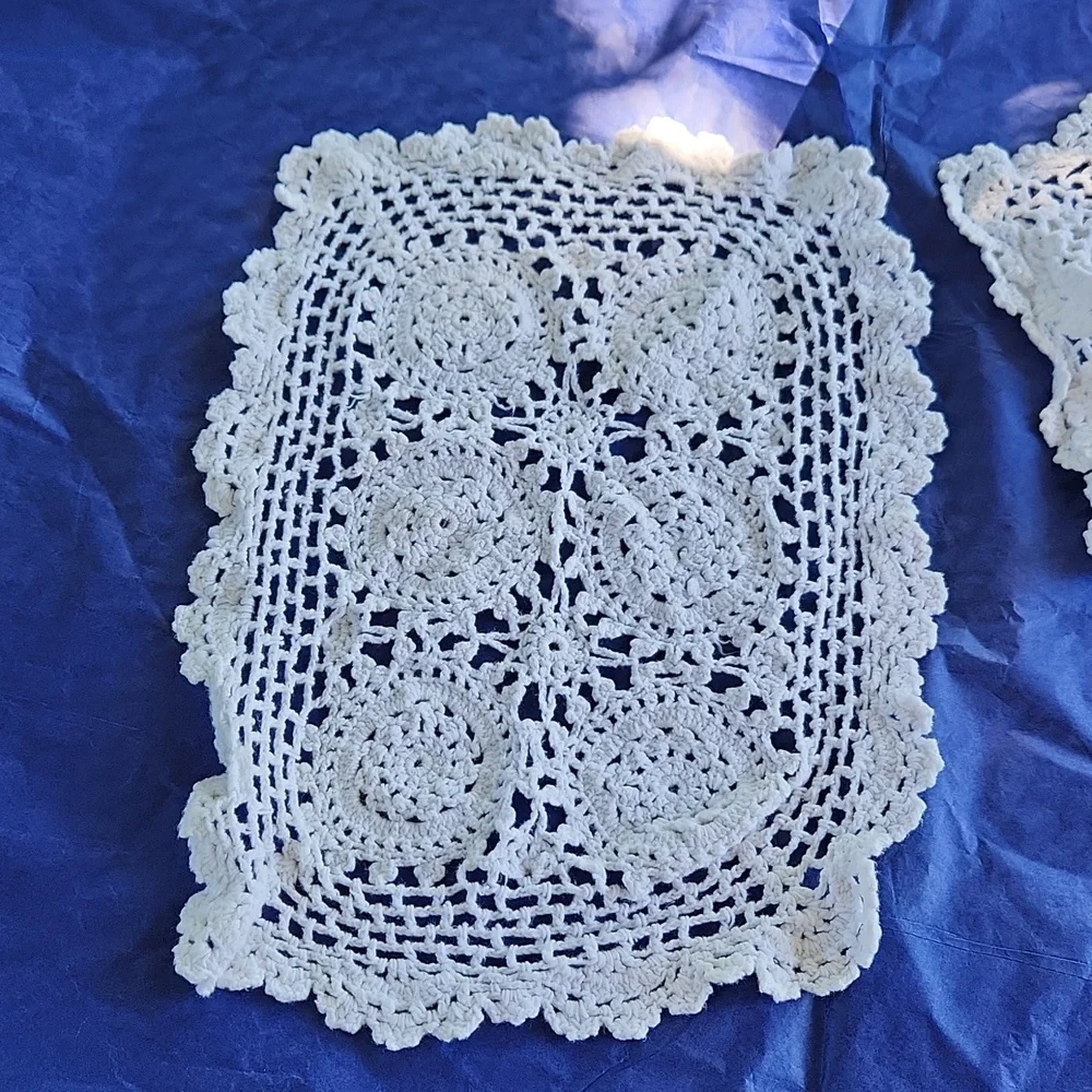 Set of 4 Vintage Doilies